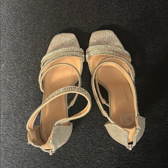 Elegant Silver Strappy Women's Heels - Picture 1 of 7
